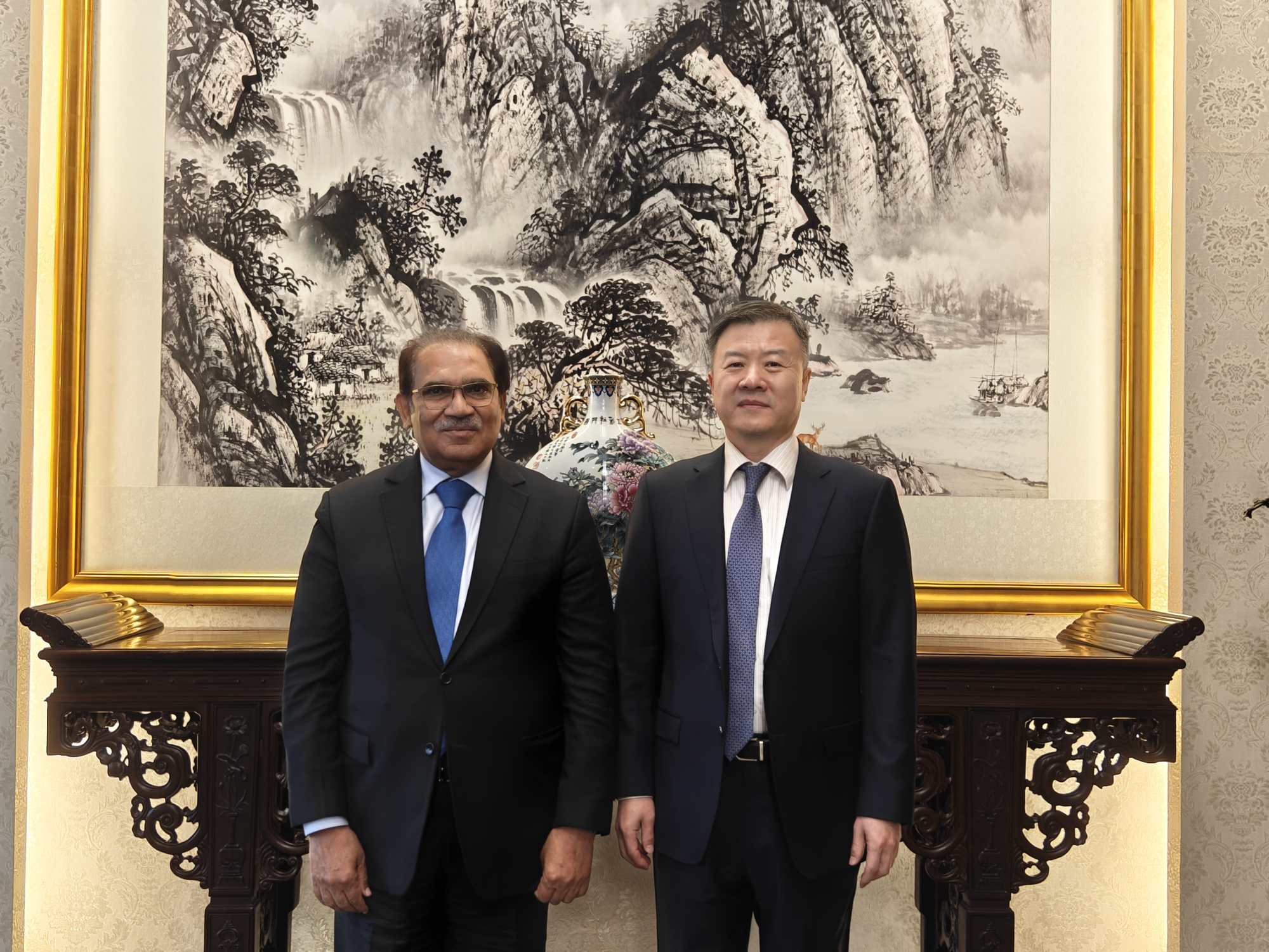 Vice President Wang Yu Meets with President of the Understanding China Forum, Pakistan